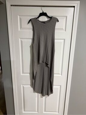 Sleeveless High-Low Tunic in Gray